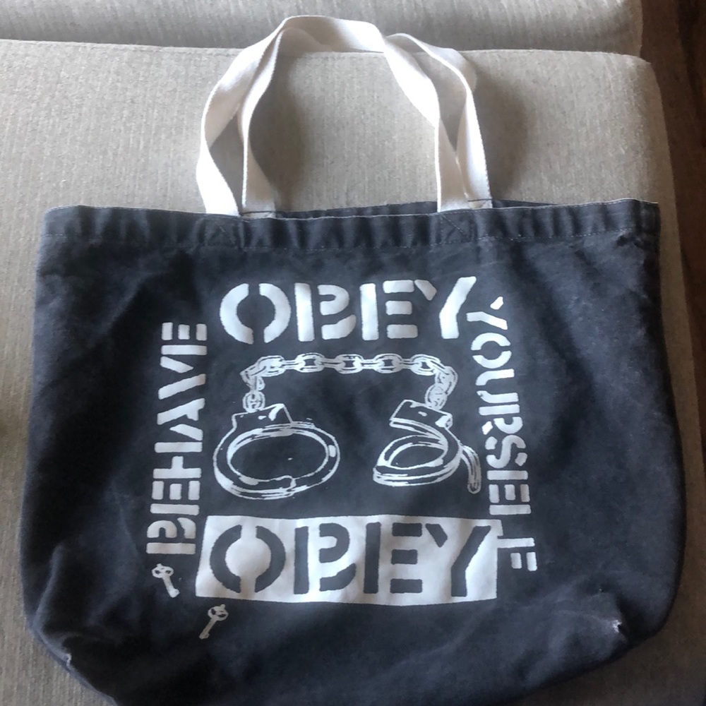 Obey tote